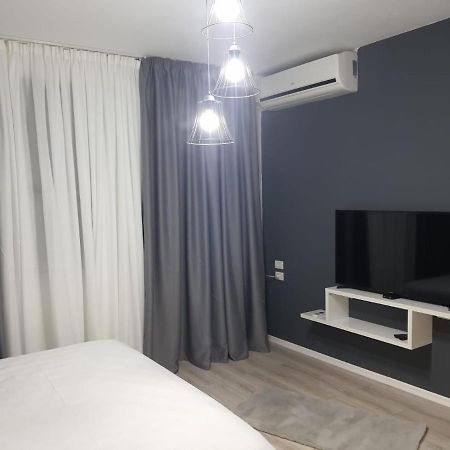 Modern Apartment Korca 2 Esterno foto