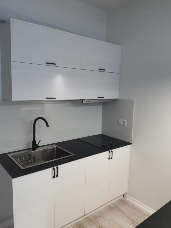 Modern Apartment Korca 2 Esterno foto